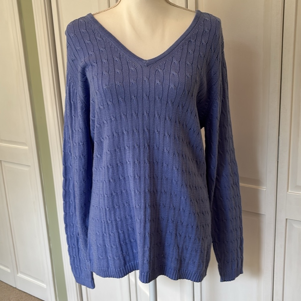 Lavender V-Neck Sweater with Ribbed Knit